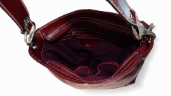 Luxusní červená kožená kabelka IL GIGLIO - vnitřní členění.