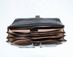 Luxusní tmavohnědá kožená taška-aktovka IL GIGLIO - otevřená.