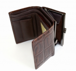 Luxusní dámská kožená peněženka z lakované kůže - ukázka vnitřního členění.