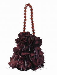 Pompadurka - společenská kabelka ve tvaru váčku v čokoládověhnědé barvě.