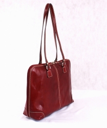 Luxusní velká kožená taška IL GIGLIO v červené barvě - zadní strana tašky.