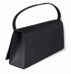 Černá společenská kabelka s uchem do ruky ze zadní strany.