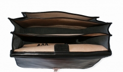 Velká luxusní kožená taška-aktovka v černé barvě - vnitřní členění tašky. 
