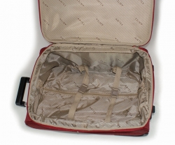 Cestovní kufr na kolečkách AIRTEX v červené barvě - otevřený.
