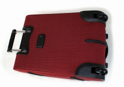 Cestovní kufr na kolečkách AIRTEX v červené barvě - kolečka.
